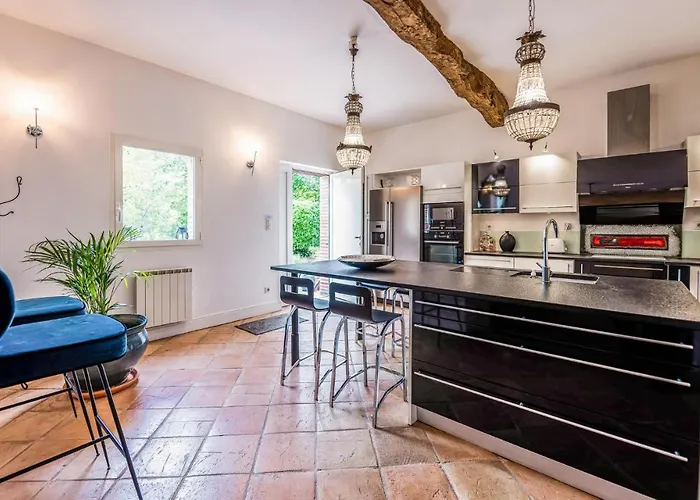 3 Bedroom Awesome In Prázdninový dům *