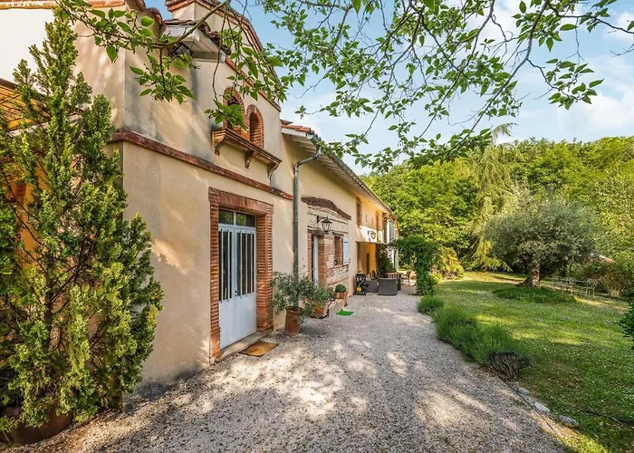 3 Bedroom Awesome In Prázdninový dům Marquefave