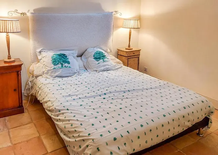 3 Bedroom Awesome In Prázdninový dům Marquefave