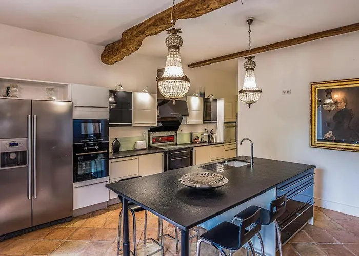 3 Bedroom Awesome In Prázdninový dům Marquefave